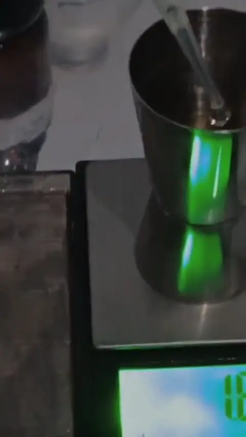 Measuring and mixing perfume materials in a beaker